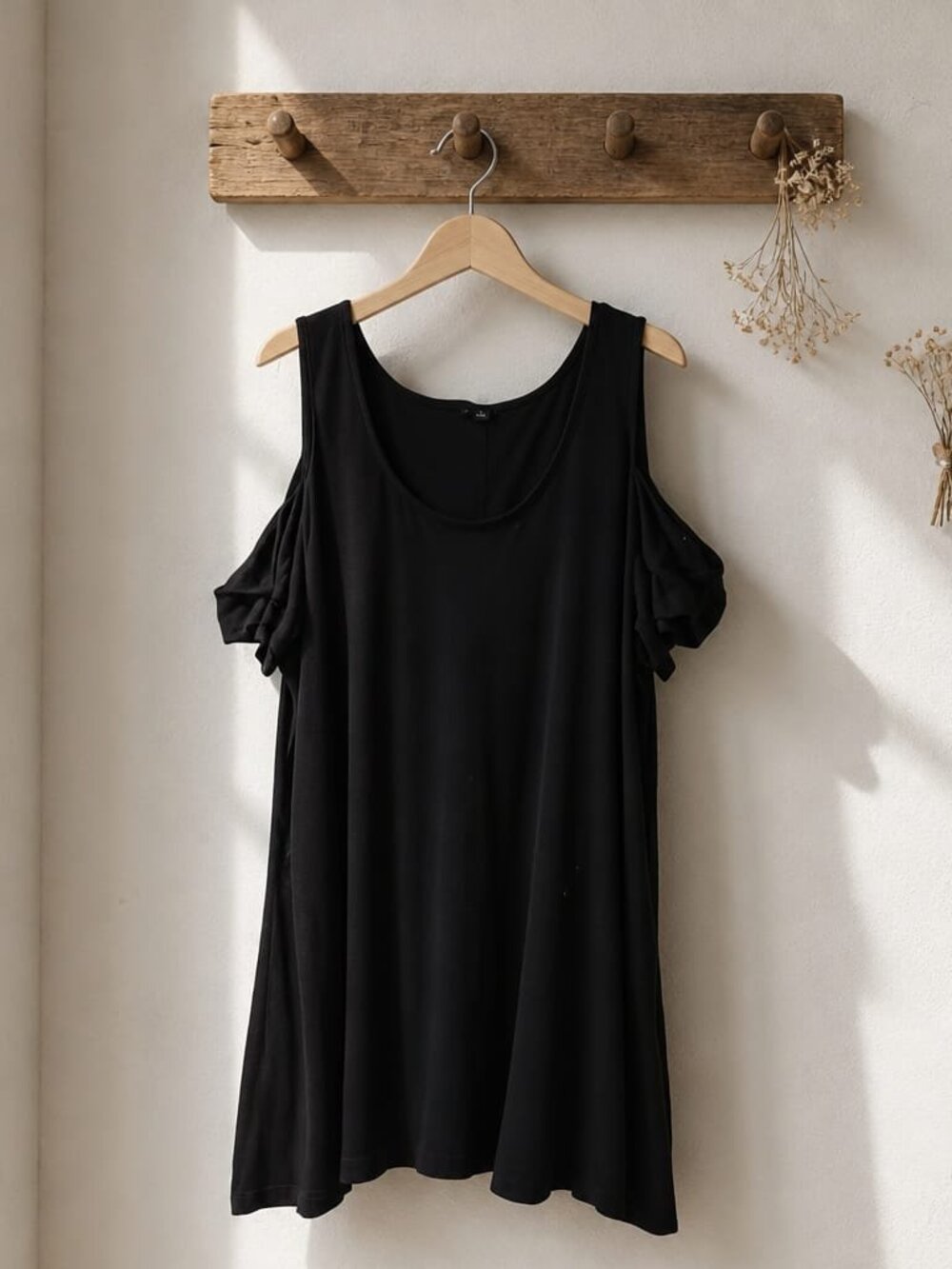 🖤 Cold-Shoulder Black Tunic Dress